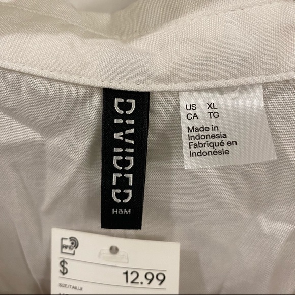 ✨SOLD✨ H&M divided sleeveless button up - Picture 6 of 6